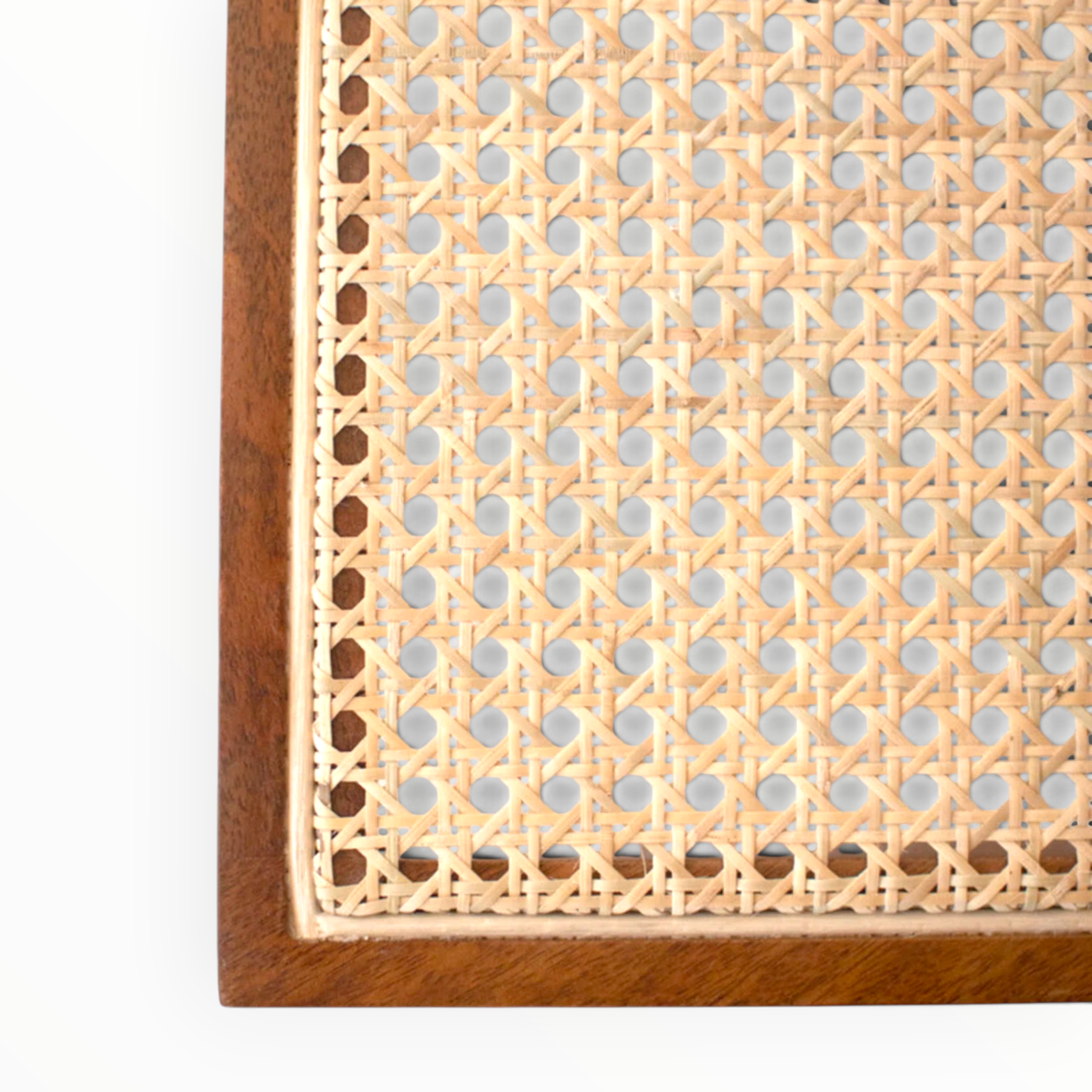 Solid teakwood frame and arch leg detail of the Linear C-table